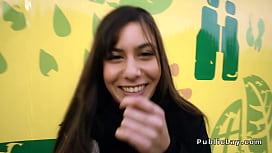 Dedada digital no cu da vadia viciada em sexo anal