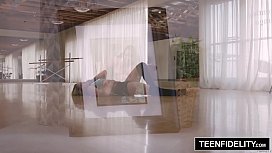 Sobrinha porno trocando de roupa na frente do tio