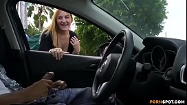 Punhet gostosa loira batendo a gloriosa para seu parceiro