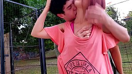 Ruivinha rabuda fez garganta profunda em publico